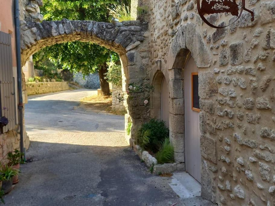 Le Clos Du Rempart - 2 A 4 Pers. Saint-Restitut Exterior photo